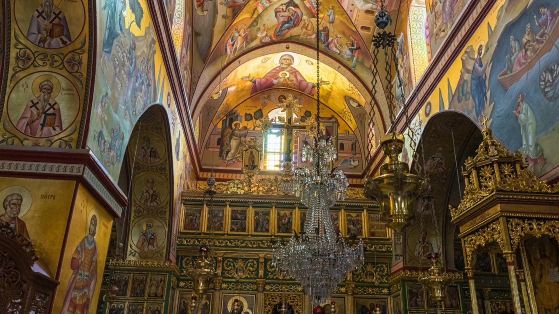 Хороскоп за утре, 17 януари: Антоновден пази Близнаците от лошо и слага край на тревогите на Везните