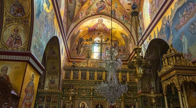 Хороскоп за утре, 17 януари: Антоновден пази Близнаците от лошо и слага край на тревогите на Везните