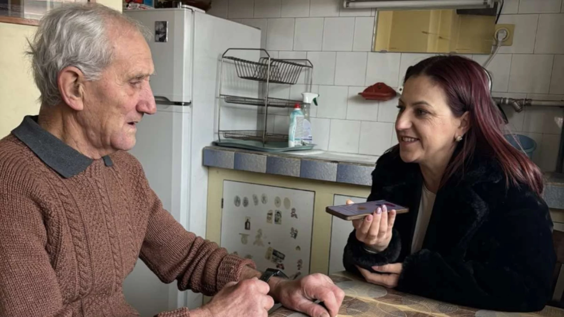 "От километри разбират, че си паднал". Васил от Кюстендил и гривната, на която разчита