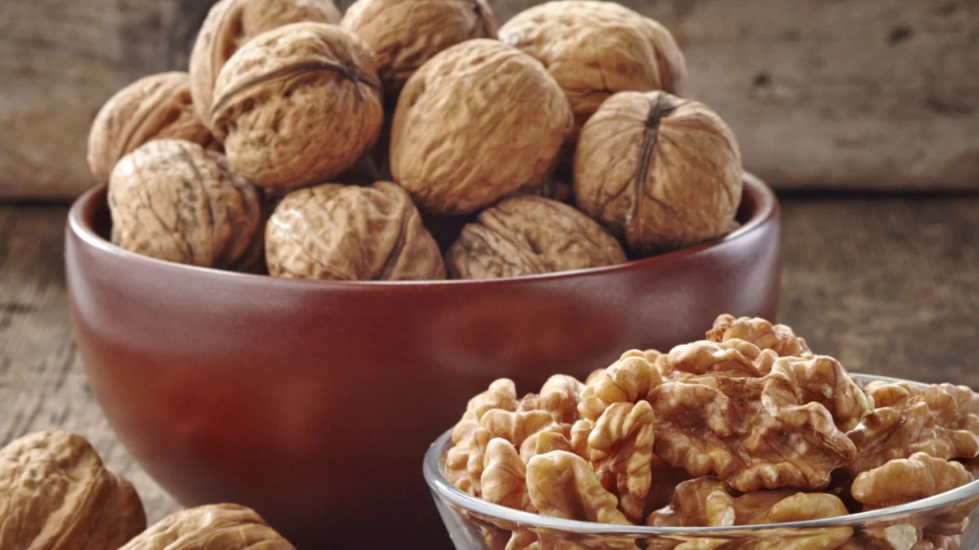 НЕ изхвръляйте ореховите черупки: Ето за какво може да са ви полезни