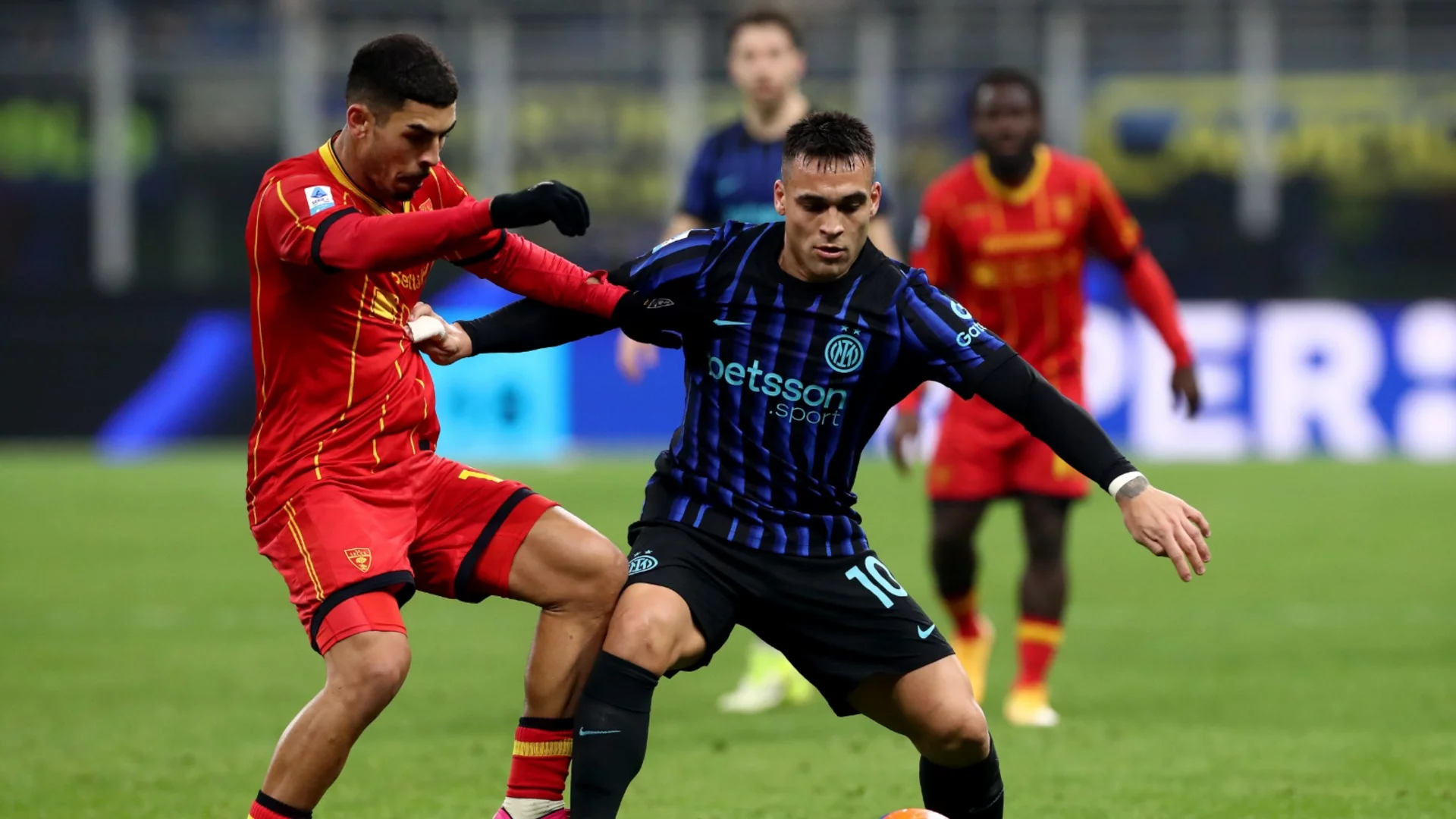 Колеблив Интер се възползва от грешката на Наполи в Серия А. Байерн с обрат в Бундеслигата (Резултати)