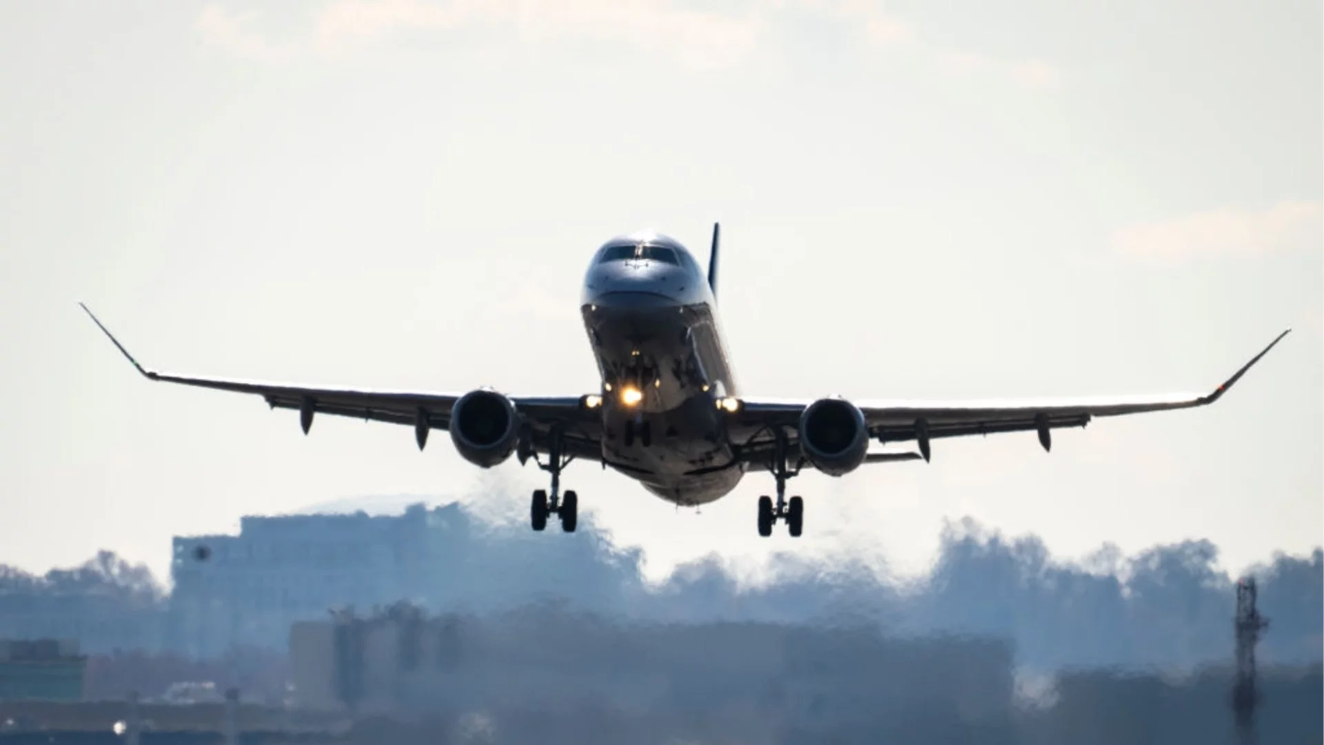 Шокиращ случай: Турист се опита да лети с мъртвата си съпруга