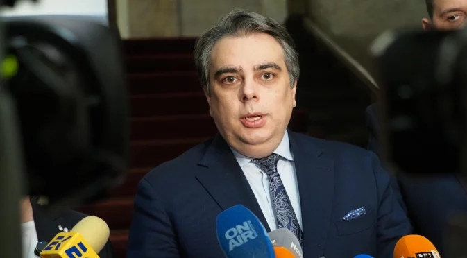 Асен Василев: Единствените честни избори у нас са били с машини