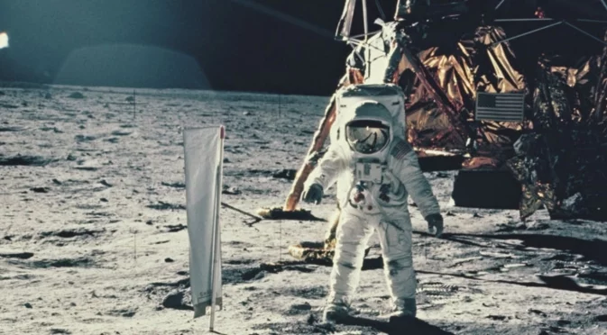 Учени: Следи от древна цивилизация ще бъдат открити много скоро на Луната