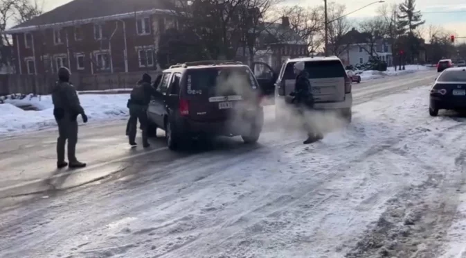 Имиграционен на Тръмп пак стреля в Минеаполис - венецуелец го нападнал с лопата (ВИДЕО)