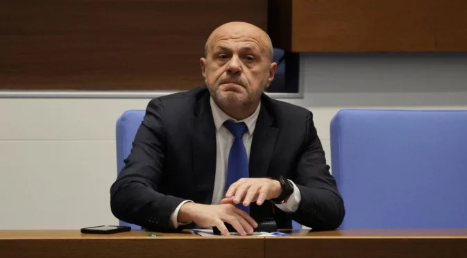 Няма пари за нови машини за изборите, обяви Томислав Дончев