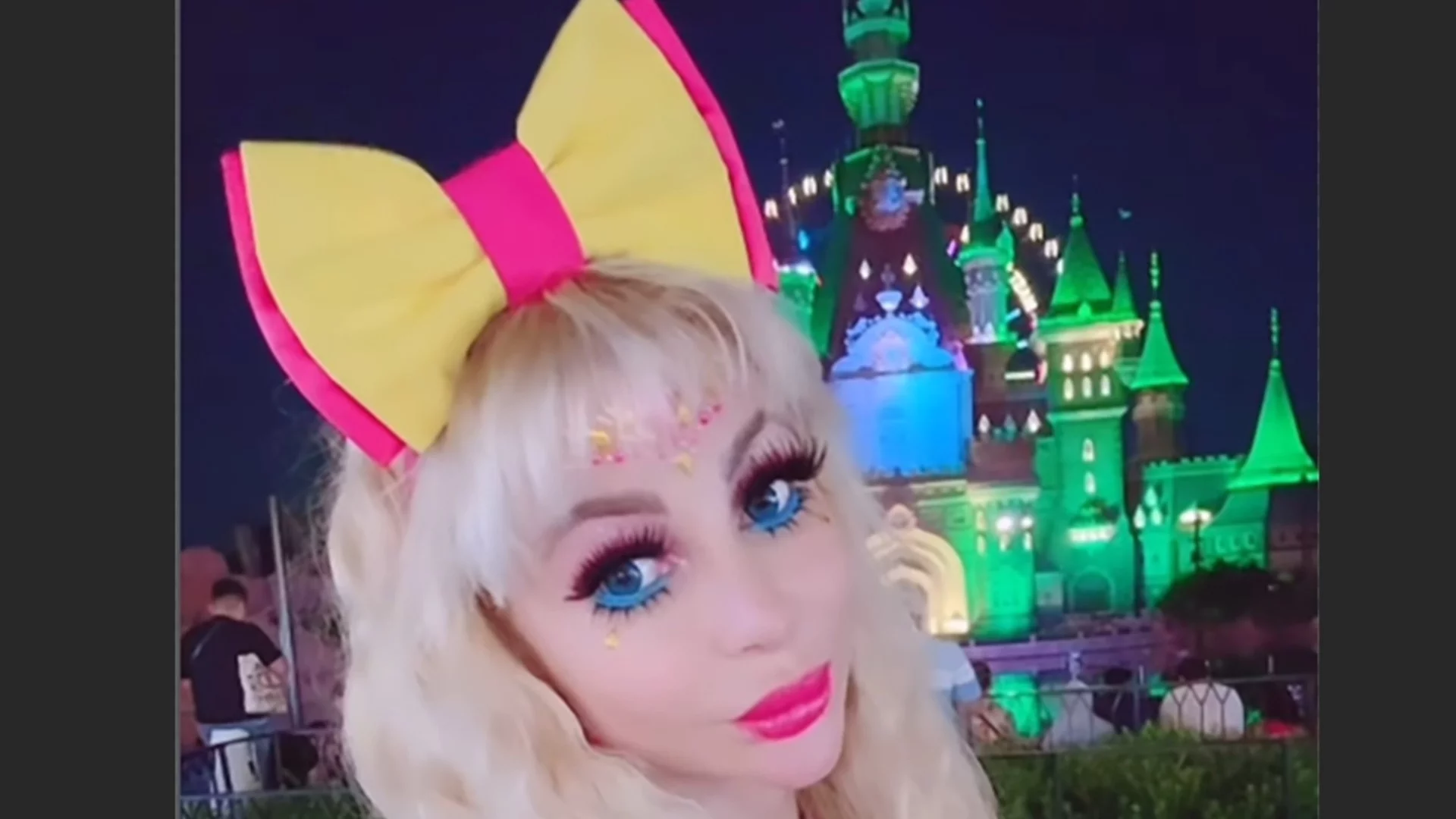 Гордостта на Русия: Руската Барби получи медал за принос към "специалната военна операция"