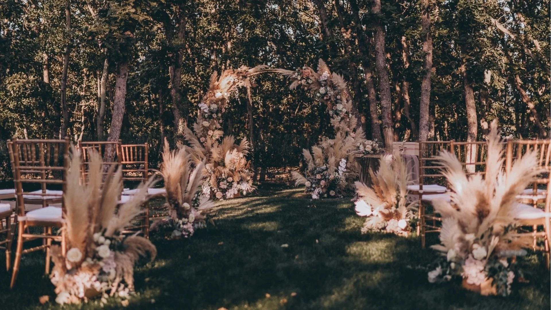 Мечтана сватба сред природата: Казваме “Да” близо до морето или в горския рай