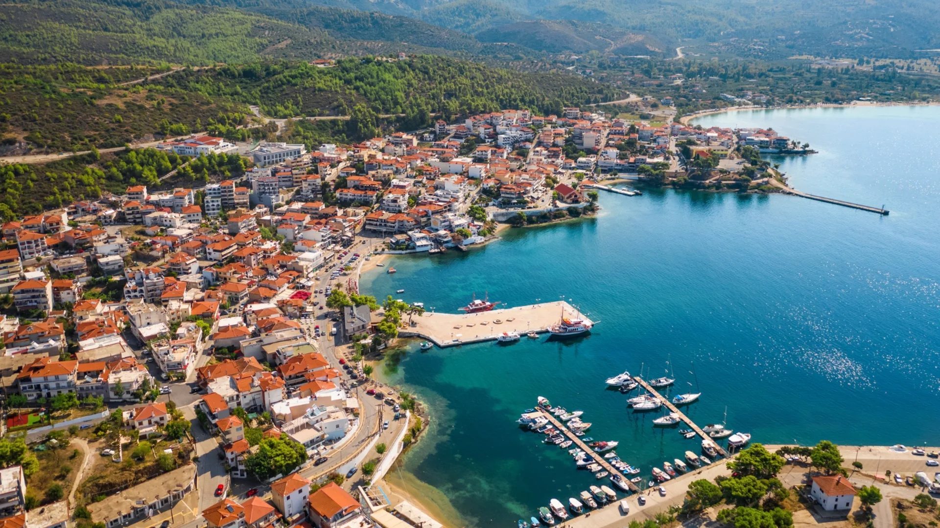 С евро в джоба, българите се втурват към имоти в Гърция