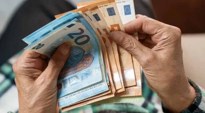 В понеделник: Телец, Водолей + още 2 зодии ще ударят кьоравото