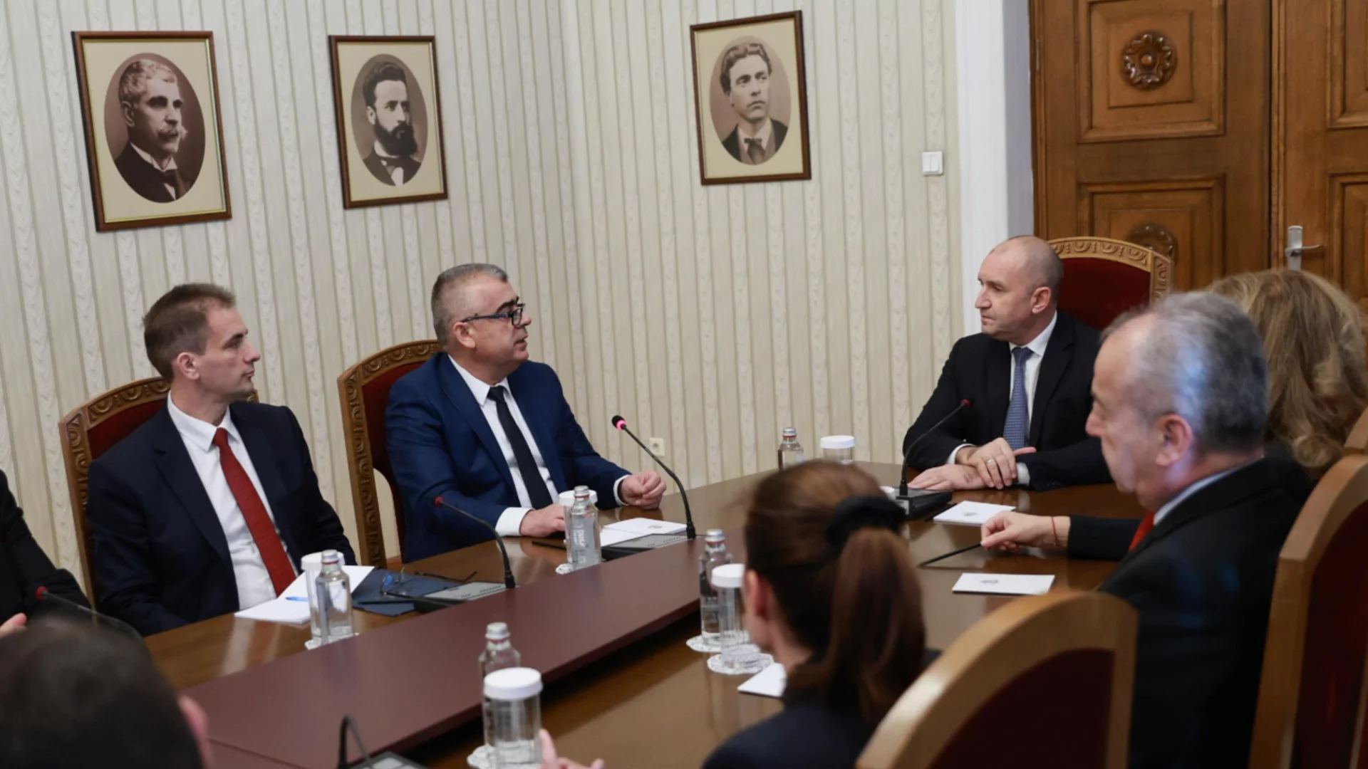 Хората на Доган припомниха, че два пъти в историята са реализирали третия мандат успешно