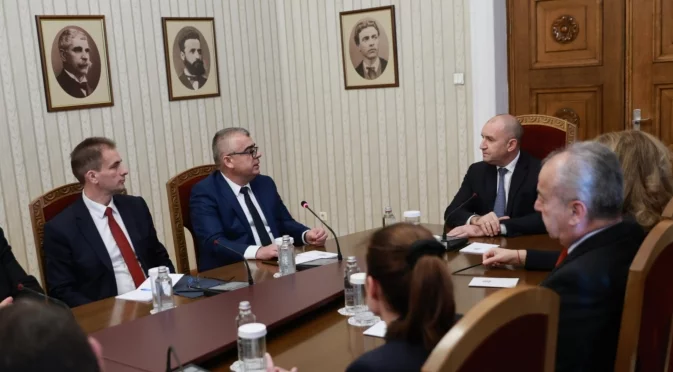 Хората на Доган припомниха, че два пъти в историята са реализирали третия мандат успешно