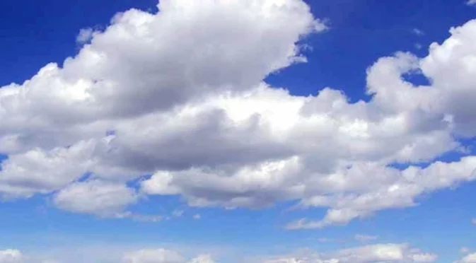 Необичайни облачни образувания забелязаха в Гърция (СНИМКА)