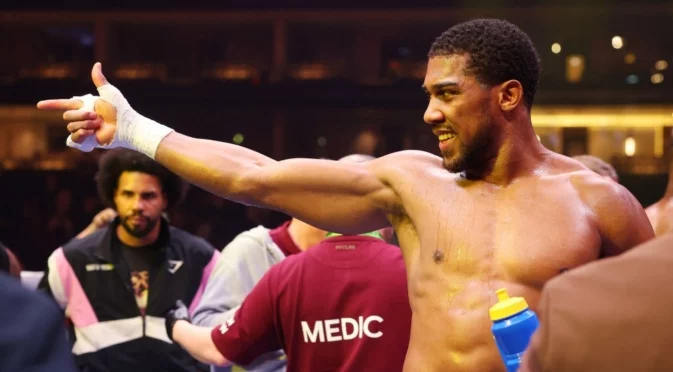 Антъни Джошуа поднови тренировки след тежката катастрофа, в която едва не загина