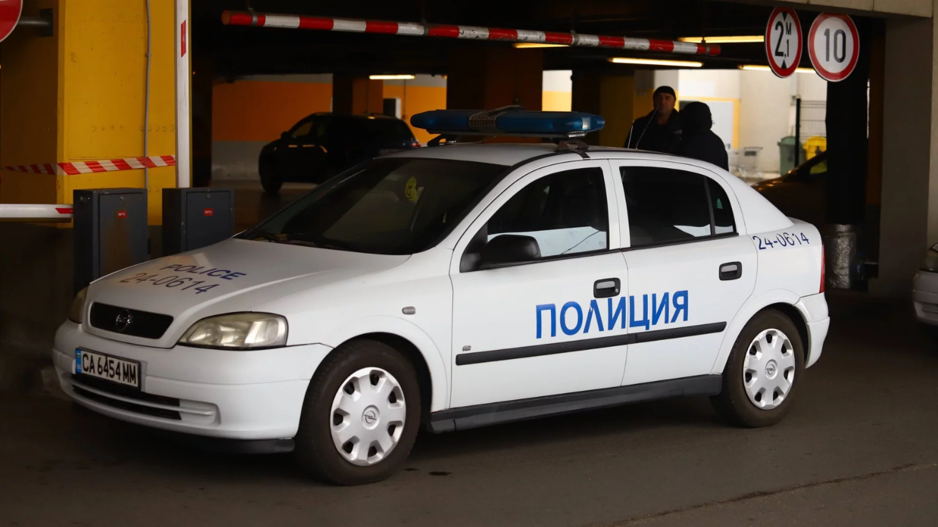 Обраха 60 000 евро от инкасо автомобил в Ихтиман, двама са задържани