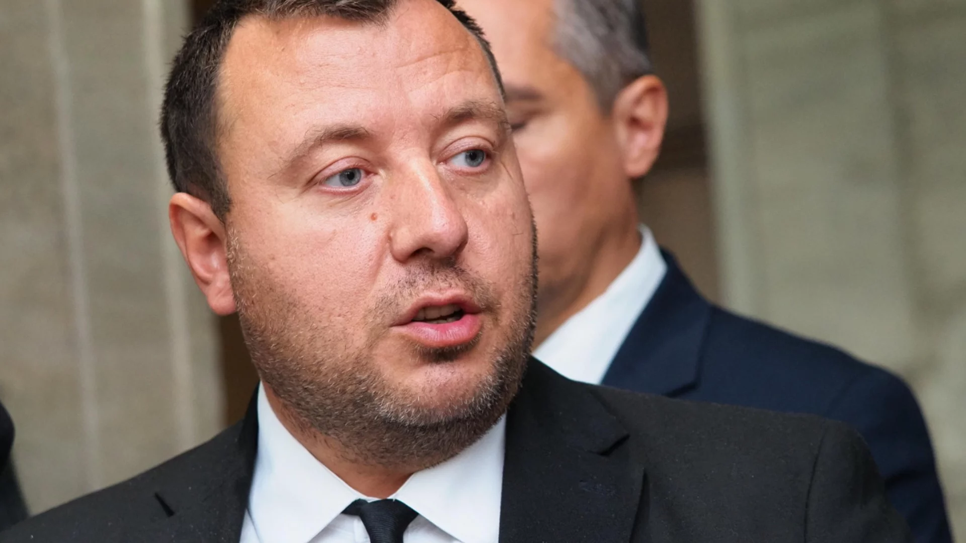 На комисия: По искане на „Възраждане“ броят на секциите извън ЕС ще бъде ограничен