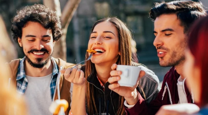 Венера във Водолей: Тези 5 зодии ще създадат приятелства здрави като стомана