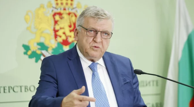 След спирането на "Кроношпан": Манол Генов обеща да продължи със същото и на други места