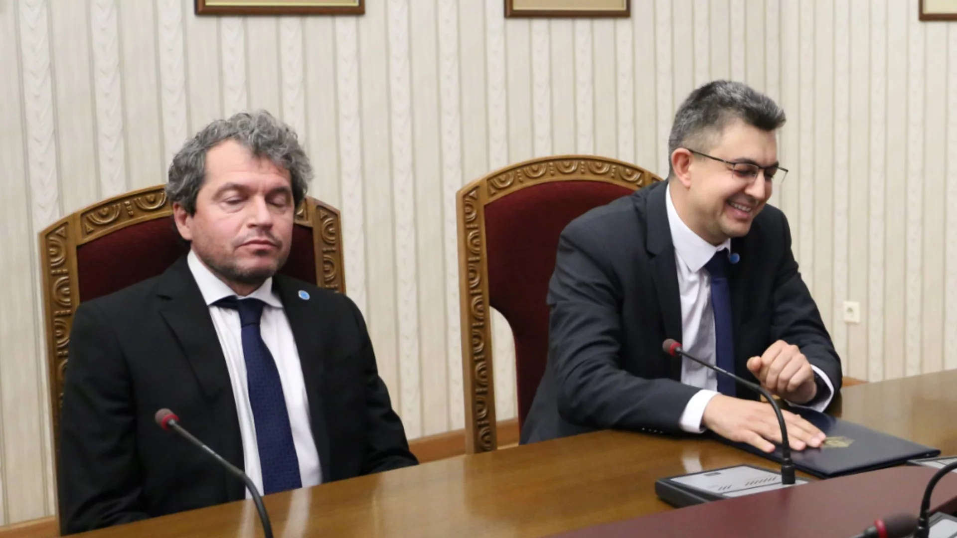 "С вашата помощ": Бивш кандидат за премиер на ИТН ще връща лева със знамето на "Възраждане" (СНИМКИ)