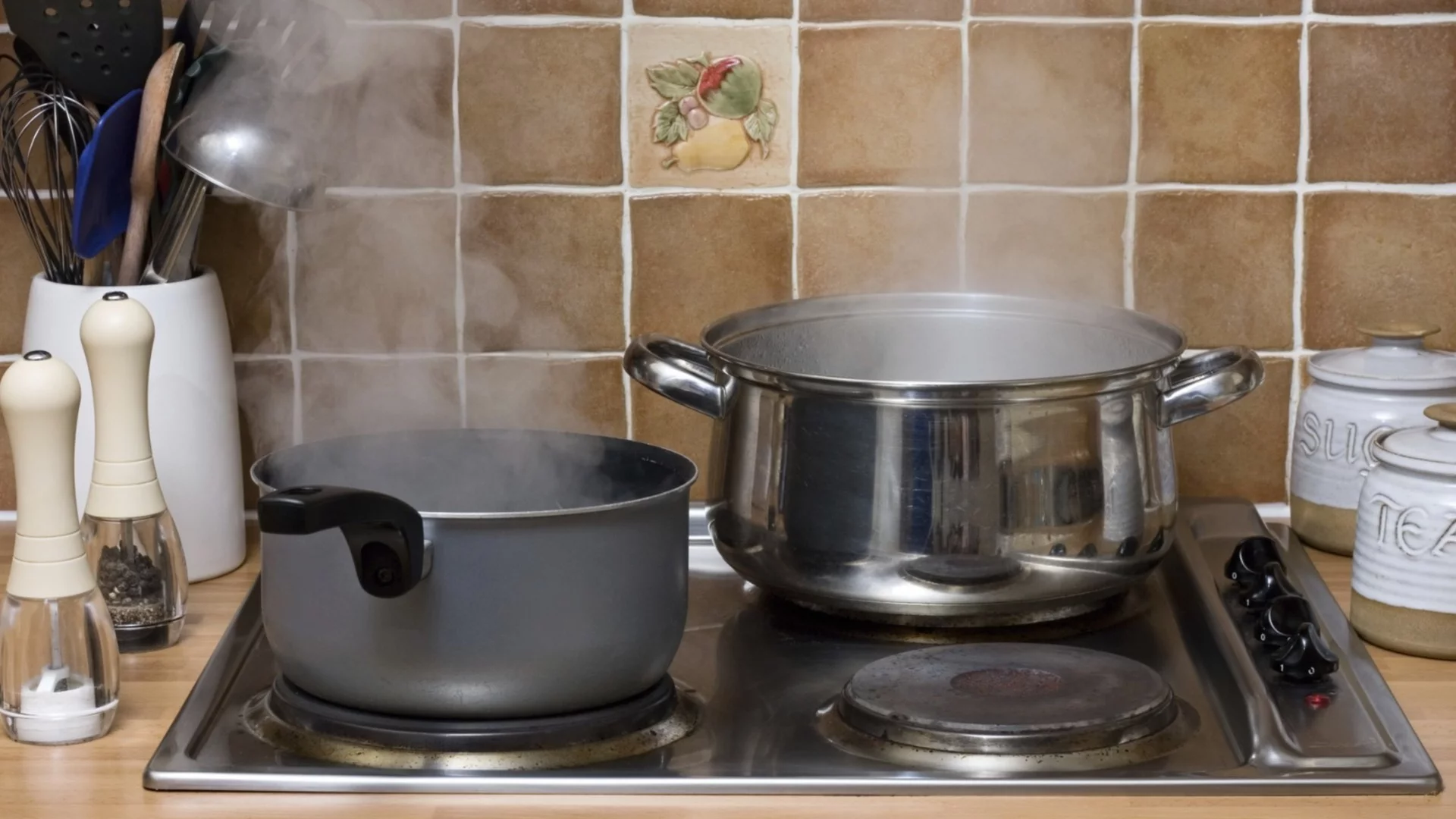 Каква е разликата между варене с капак и без капак