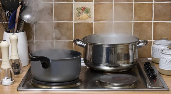 Каква е разликата между варене с капак и без капак