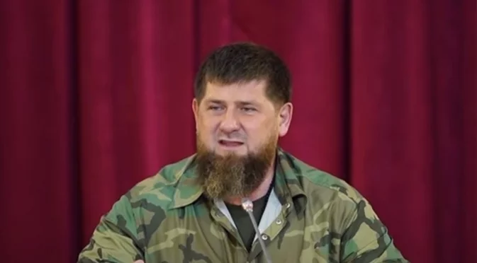 Потвърждение на катастрофа със сина на Кадиров? Самолет "линейка" и самолетът на чеченския лидер кацнаха заедно в Москва (ВИДЕО)