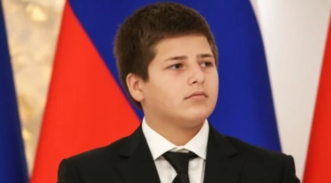 Адам Кадиров, който обеща да плени Зеленски, не можа да се справи със собствения си автомобил