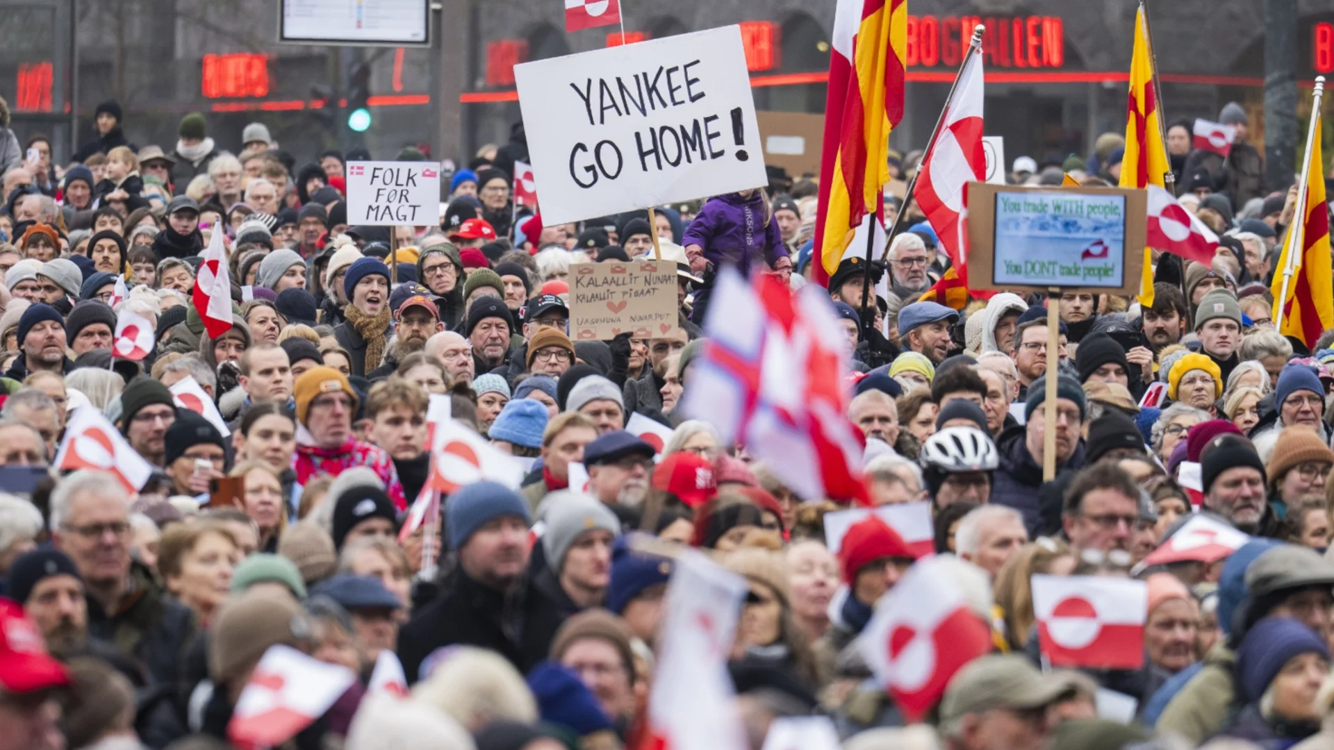 Оранжев, долу ръцете от Гренландия: Многохилядни протести в Дания срещу Тръмп (СНИМКИ, ВИДЕА)