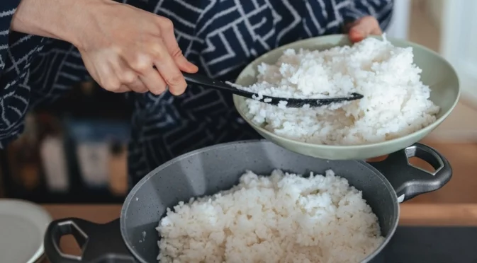 Оризът в студена или гореща вода се добавя? Всичко зависи от едно нещо!