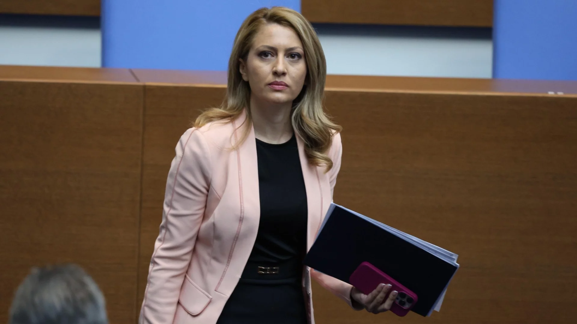 Рая Назарян сподели дали ще стане президент и дали ГЕРБ ще работят с Радев (ВИДЕО)