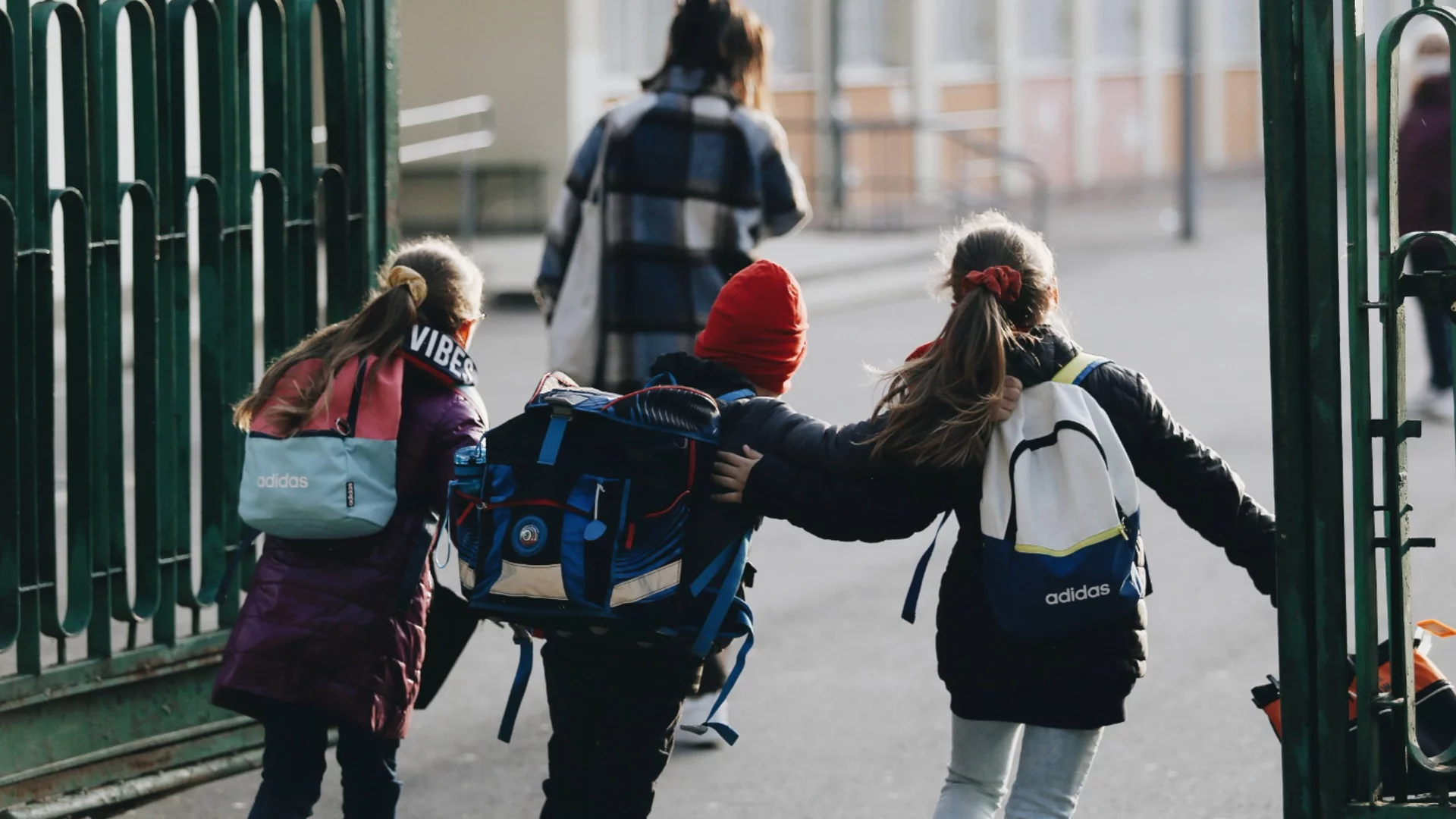 Когато семейството абдикира, отглеждаме бъдещи престъпници: От синдикат "Образование" искат оценка за дисциплина