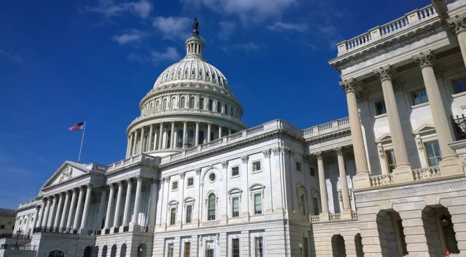 Демокретите ще опитат да блокират европейските мита на Тръмп заради Гренландия