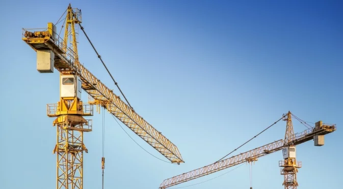 Жена оцеля след рухване на кран (ВИДЕО)