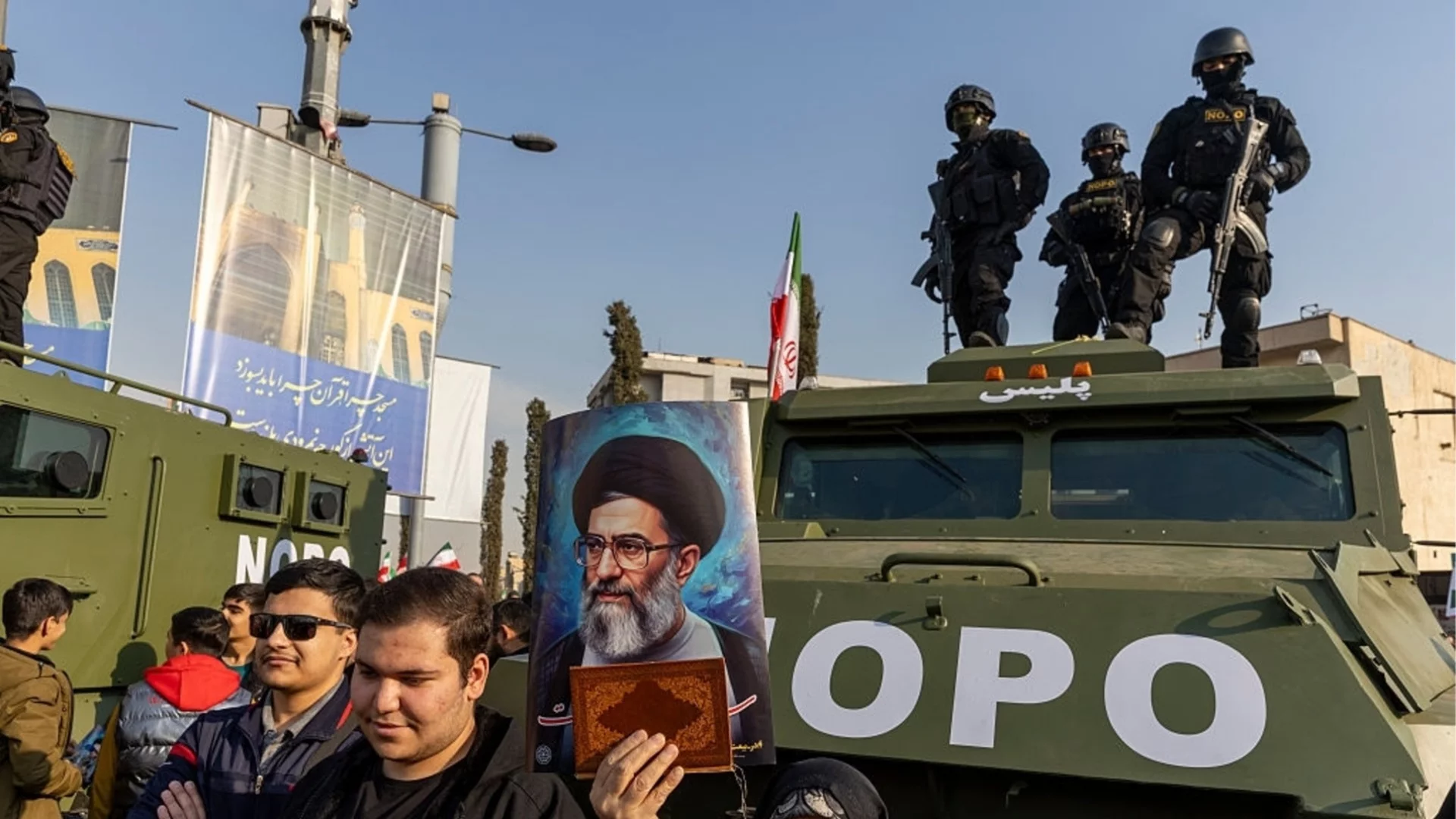 Иран призна за убити протестиращи край бази на силите "Басидж"