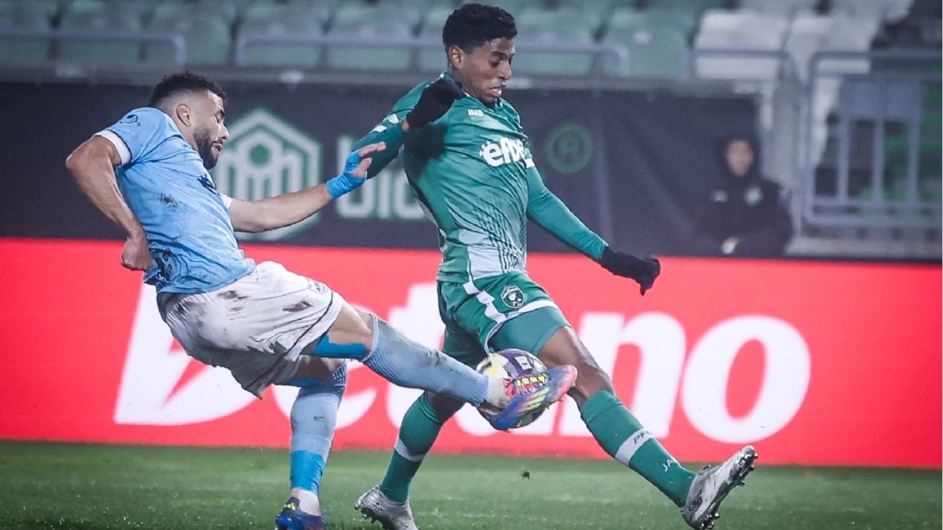 Ботев Пловдив е близо до пети нов, „канарчетата“ преговарят с Лудогорец за колумбийско крило