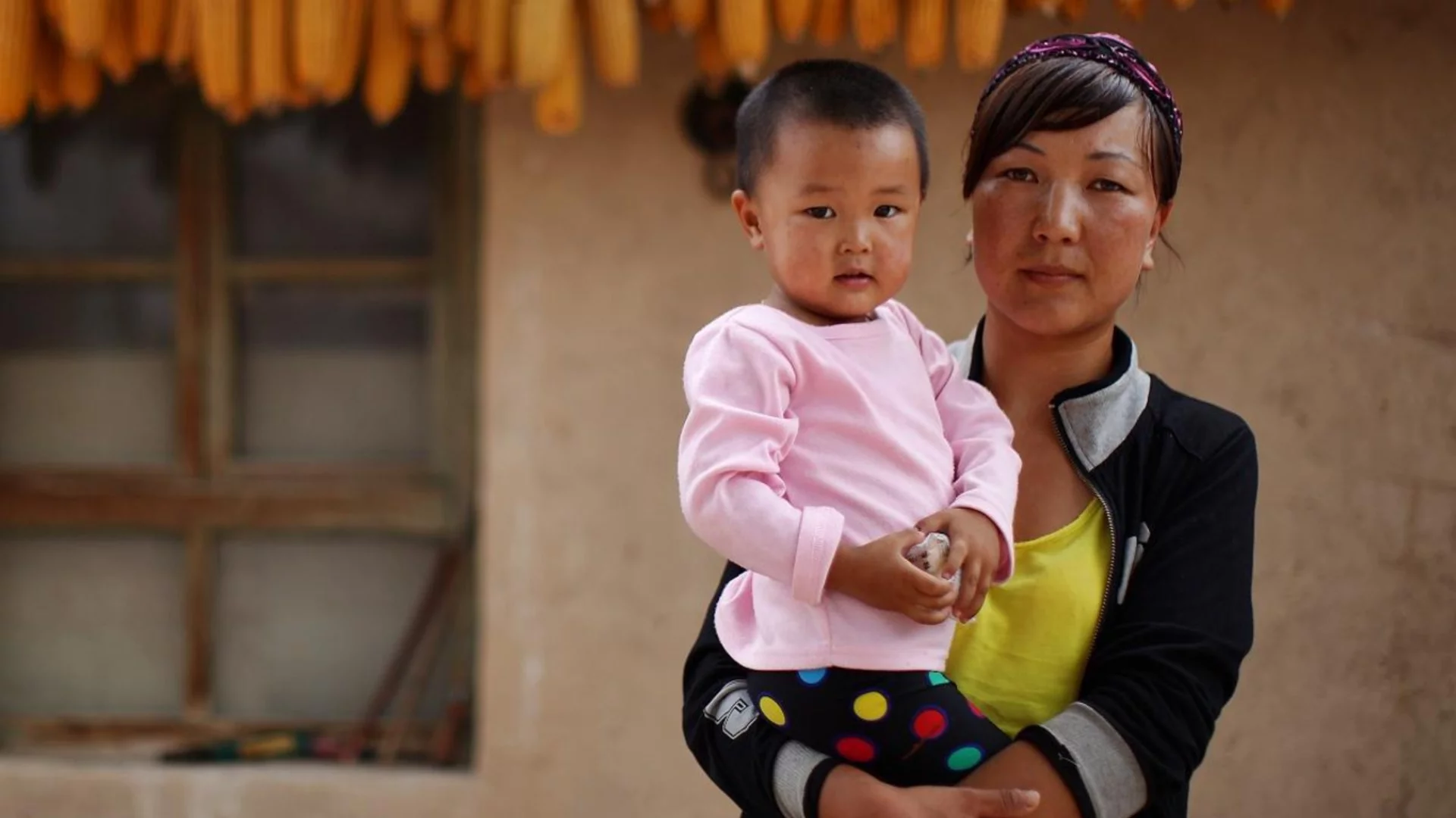 Китай се топи: Раждаемостта удари историческо дъно