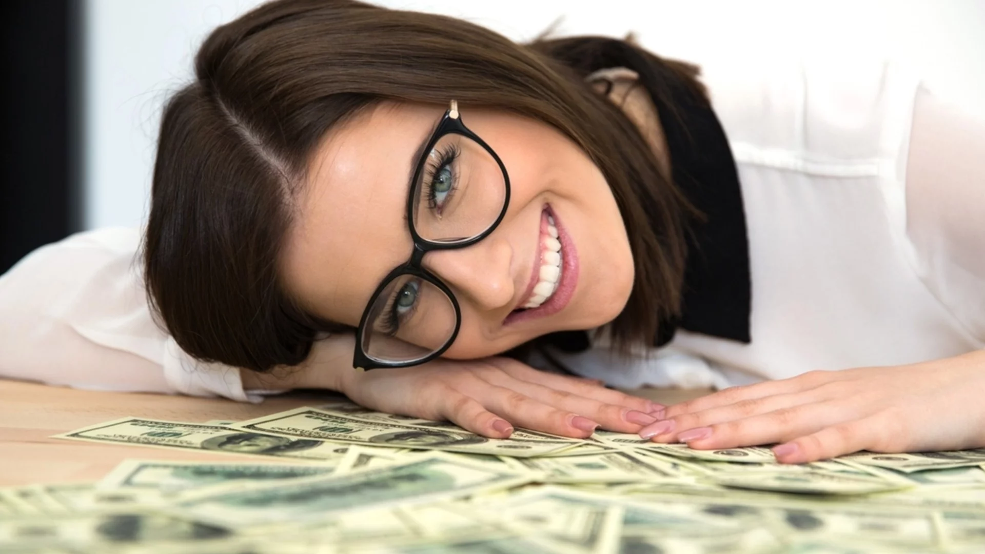 Във вторник: Топли, топли парички ще попаднат в ръчичките на Скорпион, Козирог+ още 2 зодии