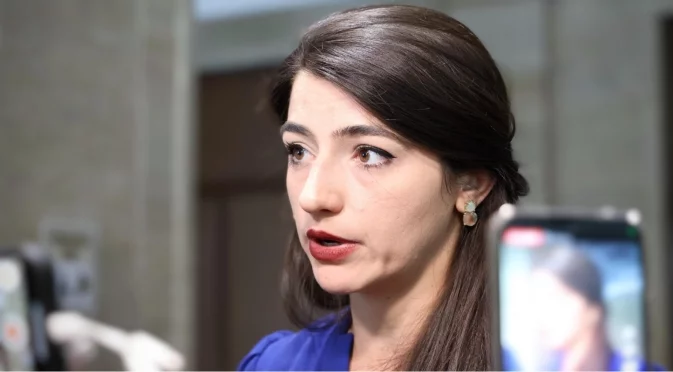 Лена Бориславова намекна, че за нея няма място в листите на "Продължаваме промяната"