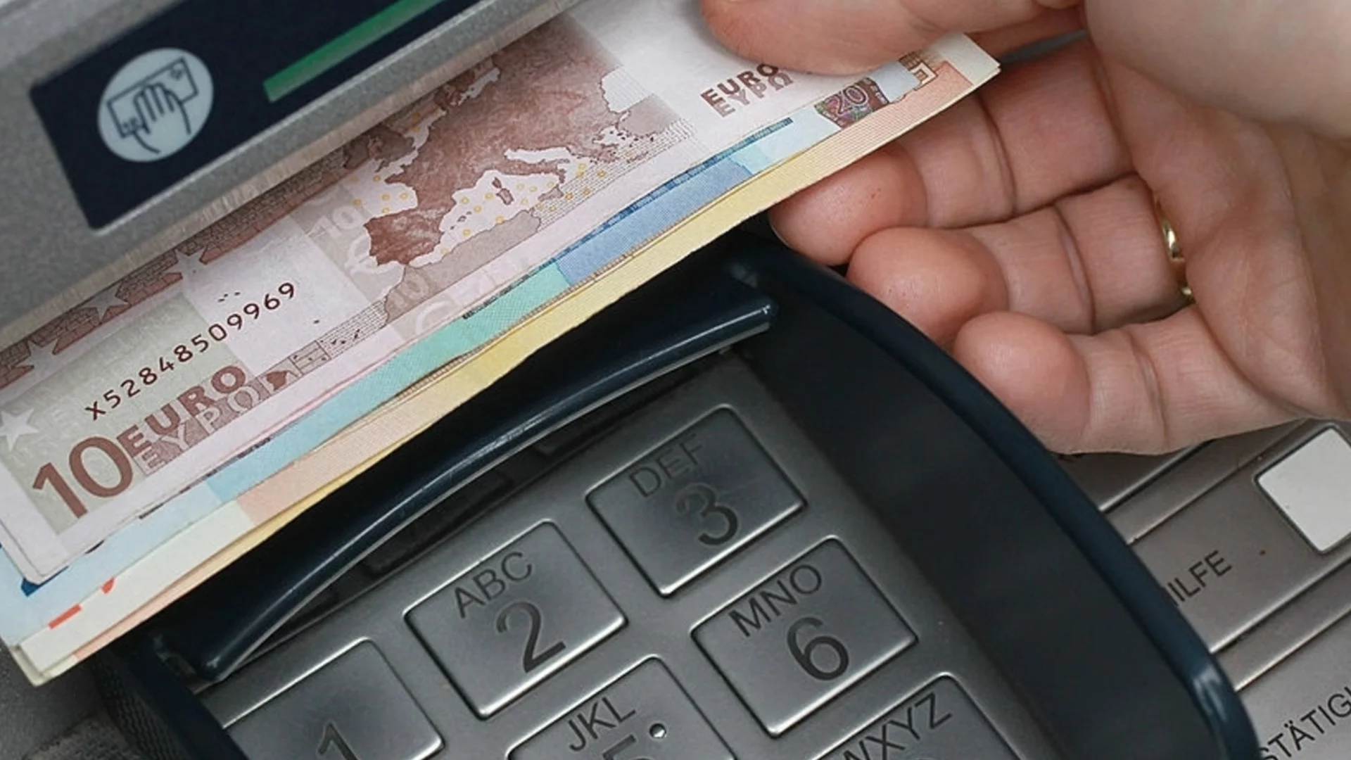 Кога ще бъдат повишени заплатите в бюджетната сфера: Властта отговори