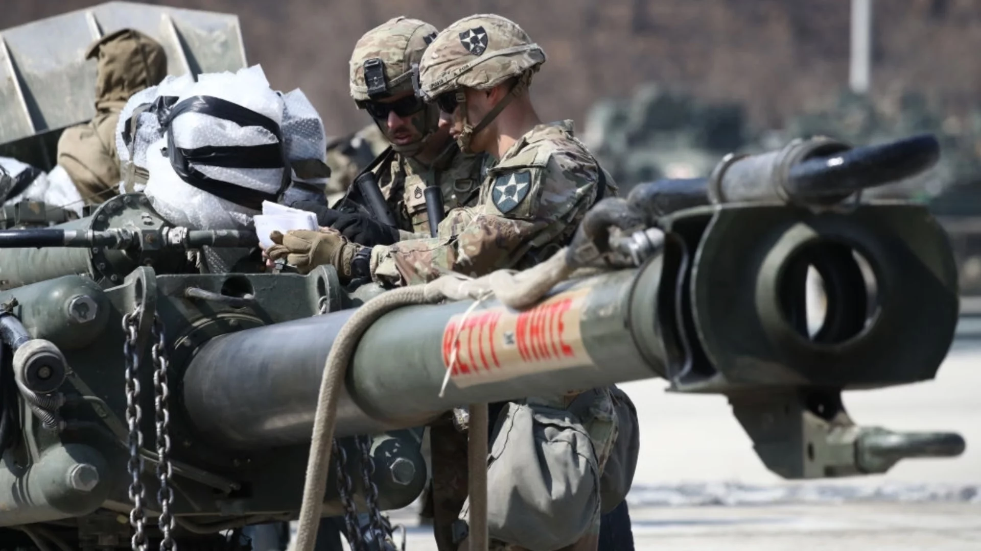 Bloomberg: Отбранителна индустрия на САЩ се задъхва, докато китайската лети