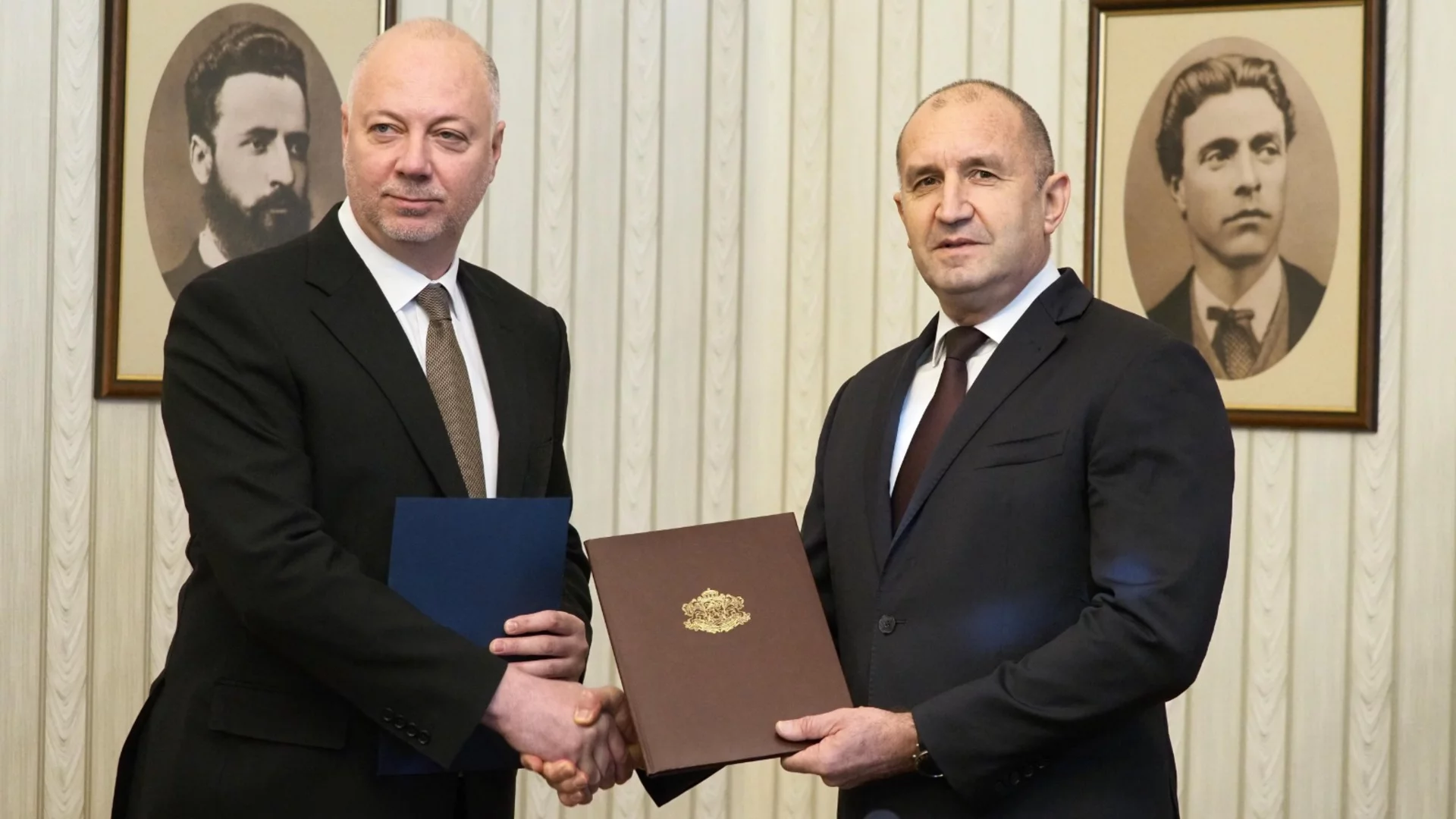 Без правителство и без президент: България е световен прецедент