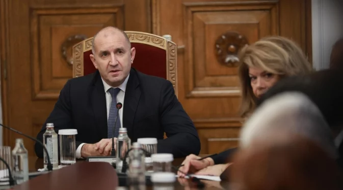 Политическата игра след оставката на Радев: Вижданията на социолозите