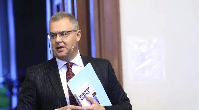 Александър Андреев: Избирателната активност зависи от посланията, а не само от начина на гласуване