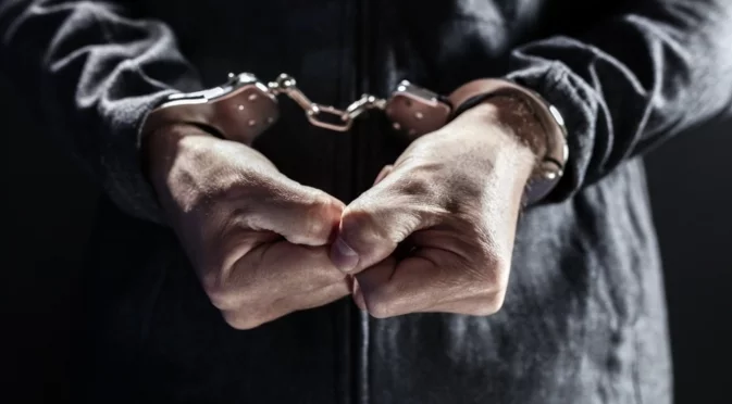 Мъж заплаши с киселина съпругата си