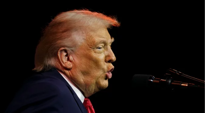 Тръмп обеща на американците "златна ера". Станаха ли те по-богати година по-късно?