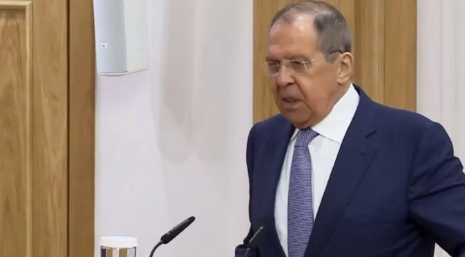 Лавров се жалва от САЩ и Тръмп: Още държат наши граждани заедно със заловен танкер (ВИДЕО)