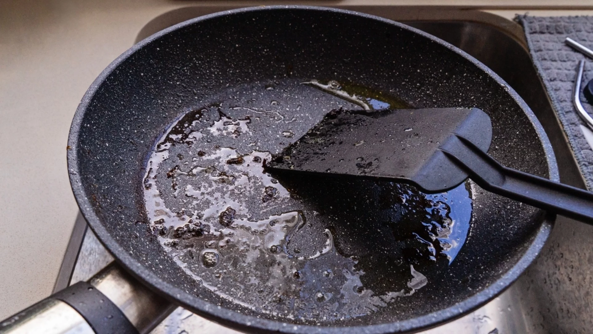 Каква е разликата между готвене с мазнина и без мазнина