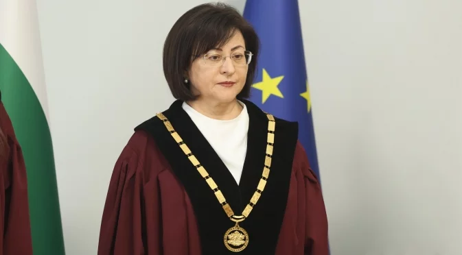 Председателят на Конституционния съд лично поема решението за оставката на Радев