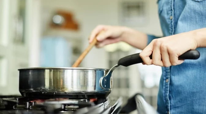 Каква е разликата между готвене с вода и без вода