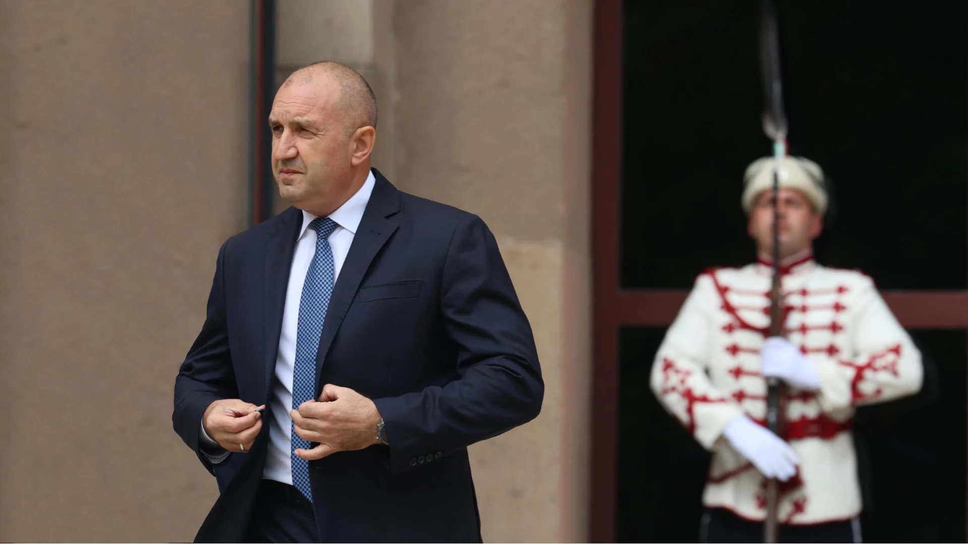 "Президентството е най-голямата и платена с данъците на хората политическа централа": Първа реакция на властта